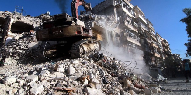 ALEPPO, SYRIA - OCTOBER 17: Heavy construction equipment clears the collapsed buildings after War Crafts belonging to the Russian army carried out over opposition controlled residential areas at Katirci town of Aleppo, Syria on October 17, 2016. (Photo by Jawad al Rifai/Anadolu Agency/Getty Images)