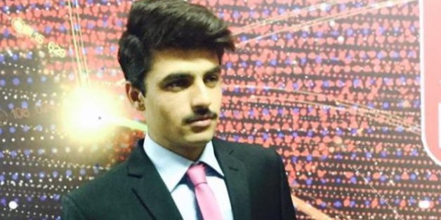 Le beau vendeur de thé pakistanais repéré sur Instagram est devenu mannequin