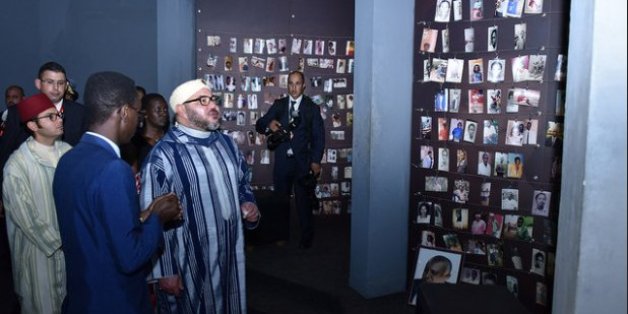 Mohammed VI se rend au mémorial des victimes du génocide rwandais (PHOTOS)