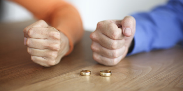 Six choses qui peuvent abîmer votre mariage, selon les thérapeutes de couples