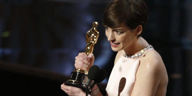 Anne Hathaway accepts the award for best supporting actress for her role in "Les Miserables" at the 85th Academy Awards in Hollywood, California February 24, 2013. REUTERS/Mario Anzuoni (UNITED STATES TAGS:ENTERTAINMENT) (OSCARS-SHOW)