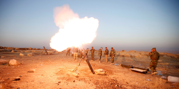 Peshmerga forces fires a mortar towards Islamic state militants' positions in the town of Naweran near Mosul, October 23, 2016. REUTERS/Azad Lashkari