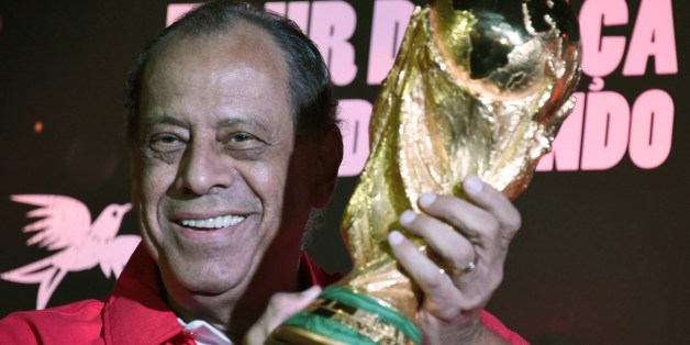 Carlos Alberto, former captain of the Brazilian 1970's football team, holds the World Cup which has just arrived in the country, at Maracana stadium in Rio de Janeiro, Brazil on April 22, 2014. AFP PHOTO/CHRISTOPHE SIMON (Photo credit should read CHRISTOPHE SIMON/AFP/Getty Images)