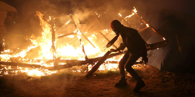 Die Bewohner haben den "Dschungel" in Calais in Brand gesetzt
