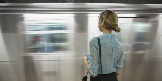 Sie vergas ihre Dokumente in der S-Bahn - jetzt sucht sie den ehrlichen Finder