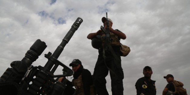 MOSUL, IRAQ - NOVEMBER 01: Iraqi army members guard at Mosul-Erbil Highway as the operation to retake Iraq's Mosul from Daesh terrorists continues in Mosul, Iraq on November 1, 2016. (Photo by Hemn Baban/Anadolu Agency/Getty Images)