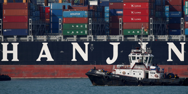 A tugboat passes Hanjin Hungary container ship at PSA's Tanjong Pagar terminal in Singapore September 28, 2016. REUTERS/Edgar Su/File Photo
