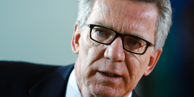 Innenminister Thomas de Maizière (CDU) will islamistischen Kämpfern mit zwei Staatsbürgerschaften den deutschen Pass entziehen (Archivbild)