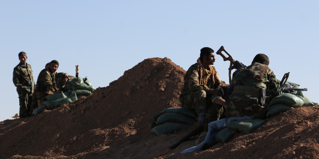 Kurdish Peshmerga fighters take their position in Bashiqa, near Mosul, during an operation to attack Islamic State militants in Mosul, Iraq, November 3, 2016. REUTERS/Marius Bosch