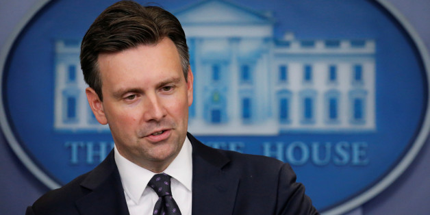 White House Press Secretary Josh Earnest holds his daily press briefing at the White House in Washington, U.S. October 31, 2016. REUTERS/Jonathan Ernst