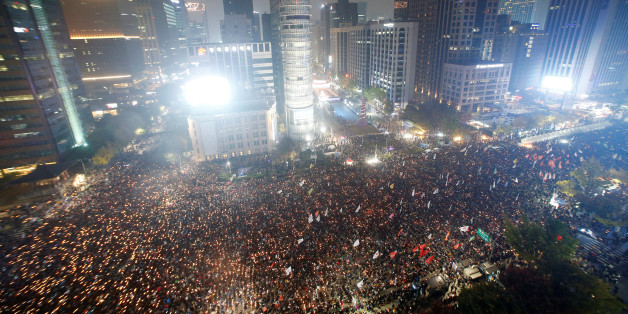Tens of thousands of South Korean people march during a rally calling on embattled President Park Geun-hye to resign over a growing influence-peddling scandal in central Seoul, South Korea, November 5, 2016. REUTERS/Kim Hong-Ji