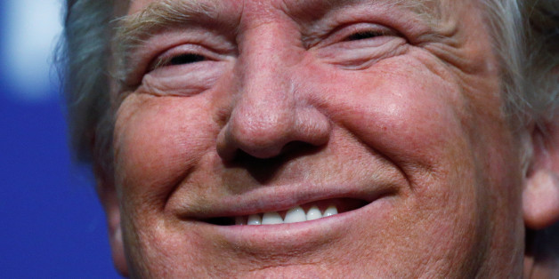 Republican presidential nominee Donald Trump appears at a campaign rally in Sioux City, Iowa, U.S. November 6, 2016. REUTERS/Carlo Allegri