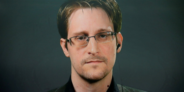 Edward Snowden verrät ein Detail über Clintons Emails, das dem FBI nicht gefallen wird