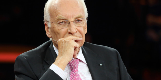 (GERMANY OUT) Dr. Edmund Stoiber (Ehemaliger Ministerpräsident des Freistaates Bayern, CSU) in der ARD-Talkshow GÃNTHER JAUCH am 28.06.2015 in BerlinThema der Sendung: Showdown im Schuldenstreit à Was wird aus Griechenland? (Photo by Müller-Stauffenberg/ullstein bild via Getty Images)