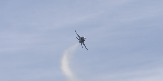 FLISVOS BAY, FALIRON, PIRAEUS, ATTIKA, GREECE - 2016/11/06: Hellenic Air Force F-16 block 52 Fighting Falcon of 'Zeus' team, flies over Flisvos bay during the Air Show of Hellenic Air Force due to their annual celebrations for their protector Archangel Michael. (Photo by Dimitrios Sotiriou/Pacific Press/LightRocket via Getty Images)