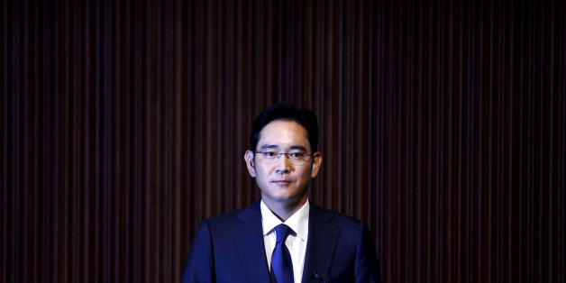 Jay Y. Lee, Samsung Electronics' vice chairman and the only son of Samsung Electronics chairman Lee Kun-hee, makes a public apology over the spread of the Middle East Respiratory Syndrome (MERS) at Samsung Medical Center, at the company's headquarters in Seoul, South Korea, June 23, 2015. REUTERS/Kim Hong-Ji/File photo