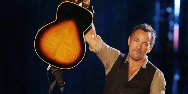 Musician Bruce Springsteen performs during The Concert for Valor on the National Mall on Veterans' Day in Washington, November 11, 2014. REUTERS/Gary Cameron (UNITED STATES - Tags: ENTERTAINMENT ANNIVERSARY MILITARY)