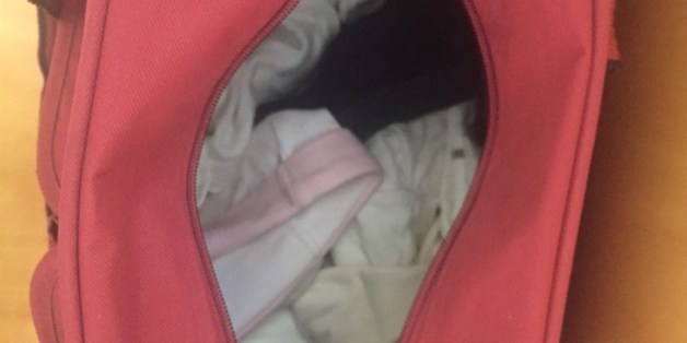 Deux femmes tentent de faire passer un bébé dans un sac de sport à la frontière entre Melilla et de Maroc