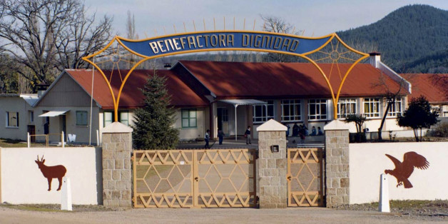 Ein Archivfoto aus den 1980er Jahren zeigt den Eingangsbereich der "Colonia Dignidad".
