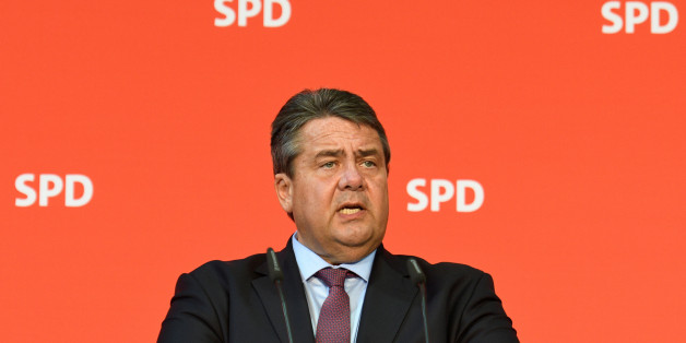 German Economy Minister Sigmar Gabriel addresses media after a voting of Germany's Social Democrats (SPD) on the the Comprehensive Economic and Trade Agreement (CETA) , a trade deal between the European Union and Canada, in Wolfsburg, Germany, September 19, 2016. REUTERS/Fabian Bimmer