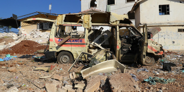 Ein zerstörter Krankenwagen im Westen Aleppos