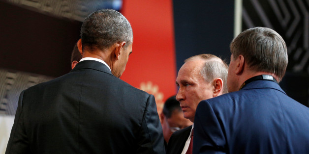 U.S. President Barack Obama talks with Russian President Vladimir Putin at the APEC Economic Leadersâ Meeting in Lima, Peru November 20, 2016. REUTERS/Kevin Lamarque