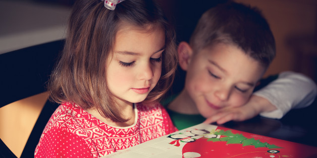 Der Adventskalender und der Adventskranz überbrücken die Zeit bis Weihnachten