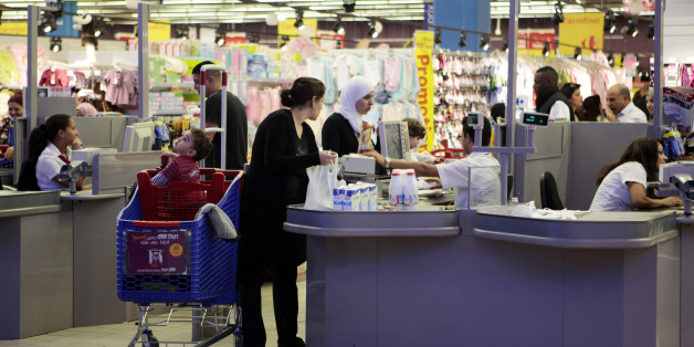 Customers shop at a supermarket in Tunis November 12, 2012. Tunisia's central bank has clamped down on a consumer loan boom - a step that may be prudent economically but risks angering many Tunisians struggling with unemployment and poverty, and could have political implications. Picture taken November 12, 2012. To match story TUNISIA-BANKS/CONSUMER REUTERS/Zoubeir Souissi (TUNISIA - Tags: BUSINESS)