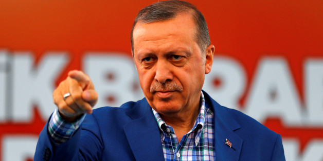 Turkey's President Tayyip Erdogan points at the United Solidarity and Brotherhood rally in Gaziantep, Turkey, August 28, 2016. REUTERS/Umit Bektas