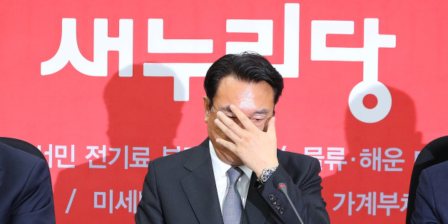새누리당 정진석 원내대표가 22일 오전 국회에서 열린 원내대책회의에서 발언을 마친 뒤 생각에 잠겨 있다.