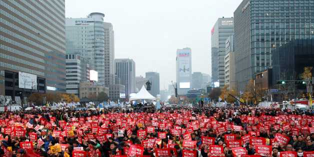 People chant slogans during a protest calling South Korean President Park Geun-hye to step down in Seoul, South Korea, November 19, 2016. REUTERS/Kim Hong-Ji