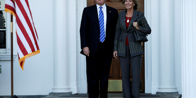 Milliardaire, "idéologue", voici la ministre de l'Éducation de Trump