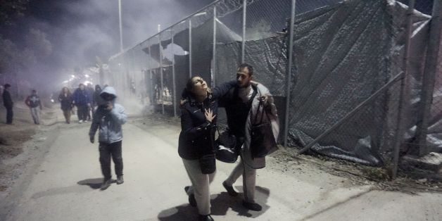 Migrants leave Moria camp following an explosion and fire on the island of Lesbos early on November 25, 2016.
Angry migrants set fire to a camp on the Greek island of Lesbos after a woman and a six-year-old child died following a gas cylinder explosion, local police said. / AFP / STR (Photo credit should read STR/AFP/Getty Images)