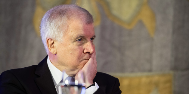 Seehofer erleidet Schwächeanfall bei Treffen in der Staatskanzlei