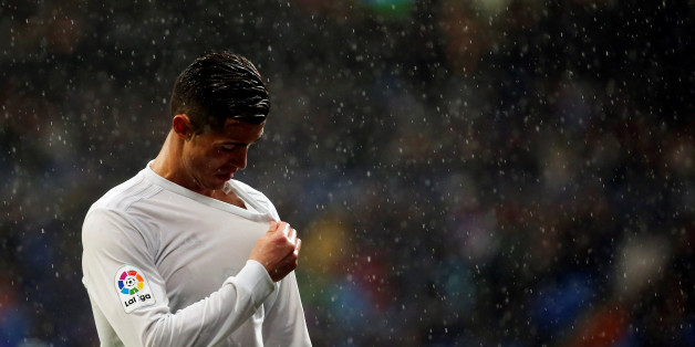 Football Socer - Real Madrid v Sporting Gijon - Spanish La Liga Santander - Santiago Bernabeu Stadium, Madrid, Spain - 26/11/16. Real Madrid's Cristiano Ronaldo reacts. REUTERS/Susana Vera