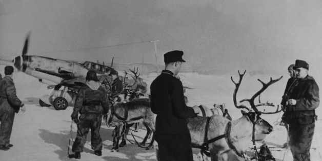 UNSPECIFIED - APRIL 06: Mountain Fighters Visiting Hunters From The Freezing Sea In Arctic On April 6Th 1944 (Photo by Keystone-France/Gamma-Keystone via Getty Images)