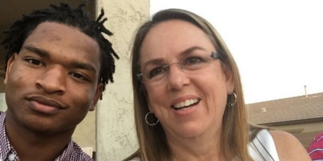 Elle se trompe de petit-fils pour Thanksgiving mais fait une superbe rencontre