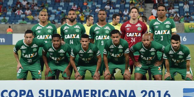 Players of Brazil's team Chapecoense pose for pictures during their 2016 Copa Sudamericana football match against Brazil's Cuiaba held at Arena Pantanal stadium, in Cuiaba, Brazil, on August 25, 2016. / AFP / NELSON ALMEIDA (Photo credit should read NELSON ALMEIDA/AFP/Getty Images)