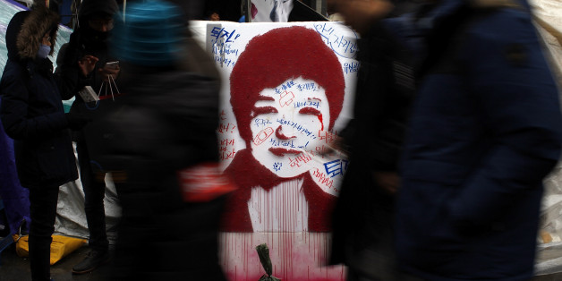 SEOUL, SOUTH KOREA - NOVEMBER 26: People gathered for a rally against South Korean President Park Geun-hye and pass by Park Geun-hye's portraits on November 26, 2016 in Seoul, South Korea.
Park has recorded worst ever polling figures for the country's presidency after her friend Choi Soon-sil was charged with corrupt influence over state affairs. (Photo by Woohae Cho/Getty Images)