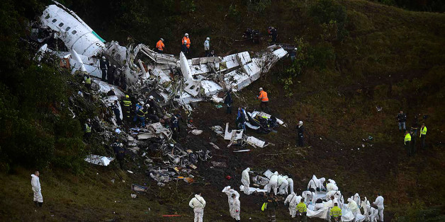 Rescuers search for survivors from the wreckage of the LAMIA airlines charter plane carrying members of the Chapecoense Real football team that crashed in the mountains of Cerro Gordo, municipality of La Union, on November 29, 2016.A charter plane carrying the Brazilian football team crashed in the mountains in Colombia late Monday, killing as many as 75 people, officials said. / AFP / Raul ARBOLEDA (Photo credit should read RAUL ARBOLEDA/AFP/Getty Images)