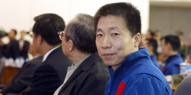 China's first astronaut Yang Liwei (R) attends a ceremony celebrating
the return of the Shenzhou 5 capsule in Beijing October 18, 2003. The
Shenzhou 5 space capsule, China's first manned spacecraft, made a
successful return to earth earlier this week after a 21-hour journey.
REUTERS/China Photo
GN