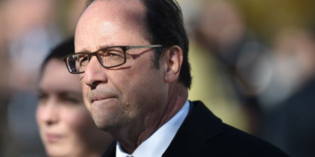 French President François Hollande (R) looks on, during a visit to the 'Centre dAccueil et dOrientation pour migrants' (CAO - Reception and Orientation Centre for Migrants) in Doue-la-Fontaine, western France, on October 29, 2016. / AFP / JEAN-SEBASTIEN EVRARD (Photo credit should read JEAN-SEBASTIEN EVRARD/AFP/Getty Images)