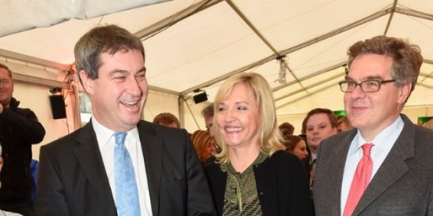 Der bayerische Finanzminister Markus Söder, die bayerische Europaministerin Beate Merk und Stefan Winners, Vorstand Digitalmarken Inland bei Hubert Burda Media, bei der Eröffnungsfeier der neuen Burda-Forward-Unternehmenszentrale