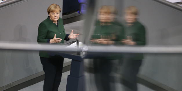 Merkels Mehrfronten-Krieg: Aus allen Richtungen wächst der Druck auf die Kanzlerin