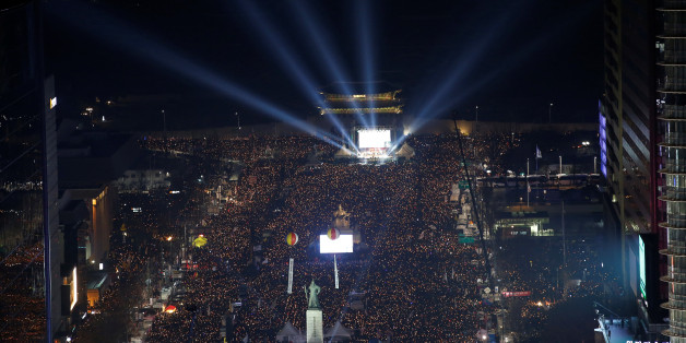 People march toward the Presidential Blue House during a protest calling for South Korean President Park Geun-hye to step down in central Seoul, South Korea, December 3, 2016. The sign (C) reads: "Offender disturbing order of nation, Park Geun-hye". REUTERS/Kim Hong-Ji