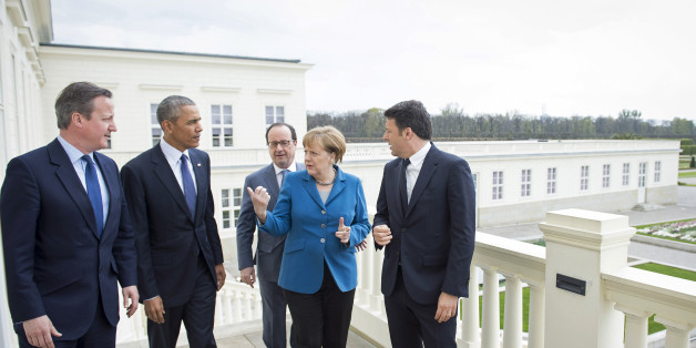 HANOVER, GERMANY - APRIL 25: German Chancellor Angela Merkel greets France's President Francois Hollande, (2nd R) U.S. President Barack Obama, Prime Minister of Great Britain David Cameron (L) and Prime Minister of Italy Matteo Renzi (R) at Schloss Herrenhausen palace on April 25, 2016 in Hanover, Germany. (Photo by Guido Bergmann/Bundesregierung via Getty Images)
