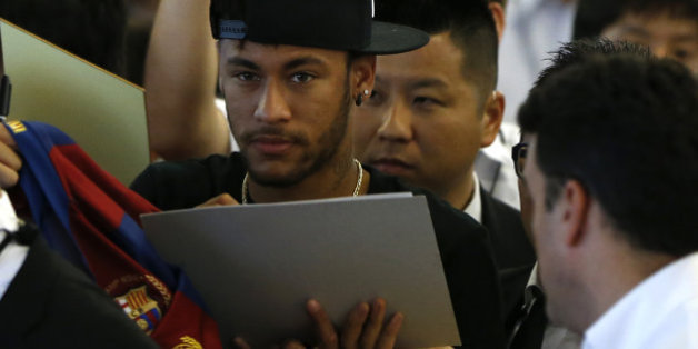 Football Leaks: 77 euros par autographe pour Neymar, une prime de défaite pour Lloris... les clauses surprenantes révélées