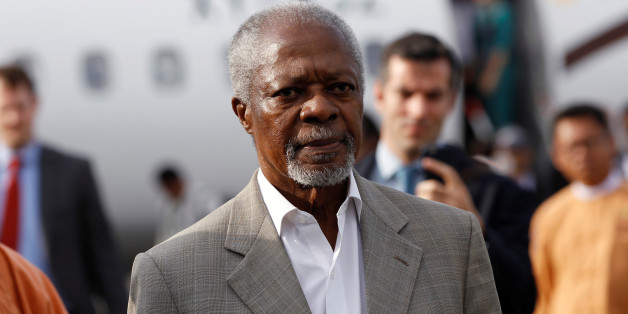 Former U.N. Secretary-General Kofi Annan arrives as he visits in his capacity as Myanmar government-appointed Chairman of the Advisory Commission on Rakhine State, at Sittwe airport, Rakhine state, Myanmar December 2, 2016. REUTERS/Soe Zeya Tun