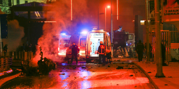 Police arrive at the site of an explosion in central Istanbul, Turkey, December 10, 2016. REUTERS/Murad Sezer TPX IMAGES OF THE DAY