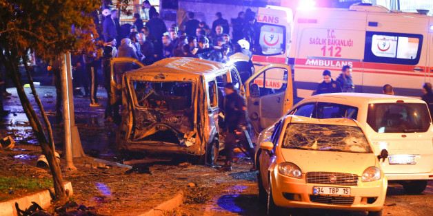 Police arrive at the site of an explosion in central Istanbul, Turkey, December 10, 2016. REUTERS/Murad Sezer TPX IMAGES OF THE DAY